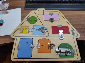 SMALL FOOT domek se zámky