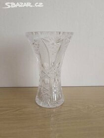 Váza z broušeného skla velká