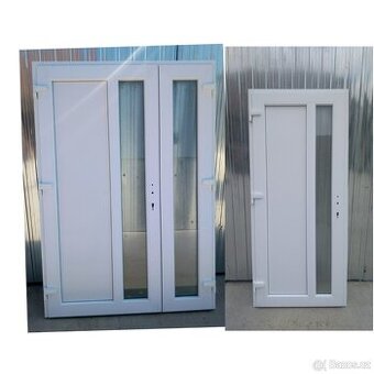 Vchodové dveře bile