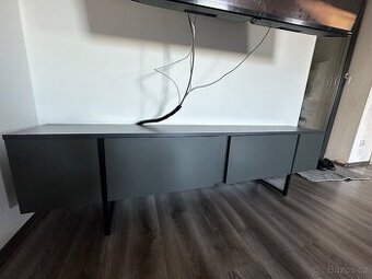 TV stolek, TV stůl, rok starý