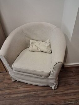 Béžové křeslo (2ks; cena 1900 Kč/ks)