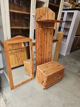 MASIVNÍ PŘEDSÍŇOVÝ VĚŠÁK SE ZRCADLEM