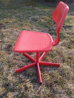 Retro otočná červená židle Kentha, IKEA