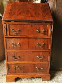 Starožitný sekretář