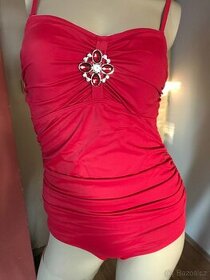 Červené jednodílné plavky se sponou vel.40/42