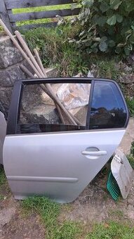 Golf 5 zadní dveře stříbrná metalíza