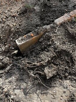 Betonové obrubníky a dlažba