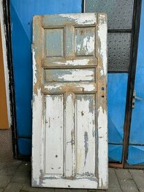 Staré dřevěné dveře-rezervace