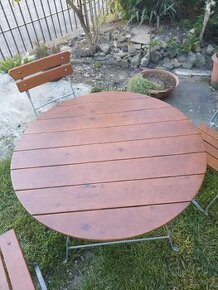 Stůl a židle na zahradu