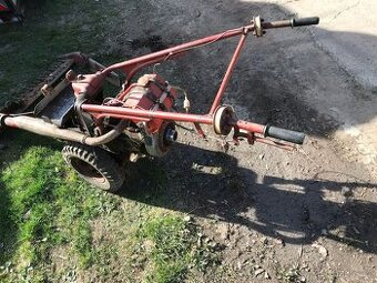 Zahradní traktůrek
