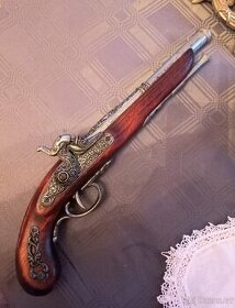 Pistole
starožitné model