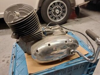 Prodám motor ČZ prase 501, hodinář
