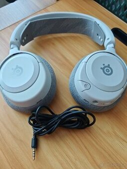 Steel Series Arctis Nova 1