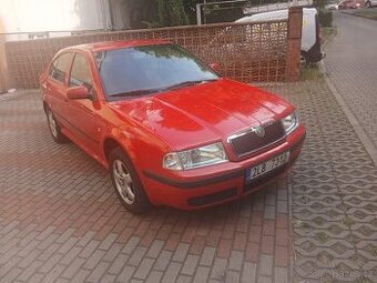 Škoda Octavia tour 1.6i rok 2009