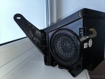 Subwoofer Škoda Octavia III – systém Canton (r.v. 2013–2020)