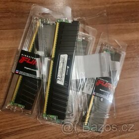 CORSAIR S CHLADIČEM - DDR3 1600MHZ - 1