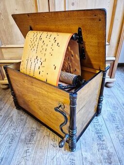 Starožitný hrací stroj, flašinet, Orchestrionette