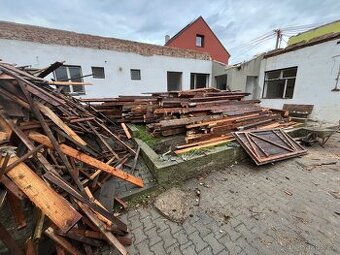 Dřevo trámy smrk