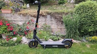Elektrická koloběžka Ninebot Segway MAX G30E II jako NOVÁ.