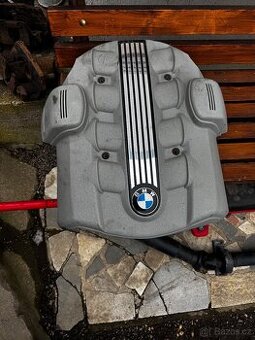 BMW kryt motoru 4.4i x5