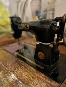 Starožitný šicí stroj Lada