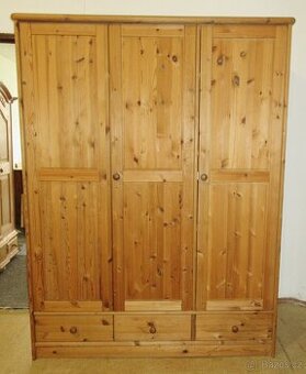 Šatní skříň z borovice - celomasiv - Výborný stav
