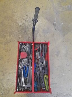 Montážní vozík s nářadím