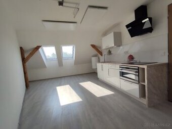Pronajmu nový, podkrovní byt 1+kk v Mimoni, ul. Lužická 105