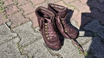 Dánské boty na podpatku