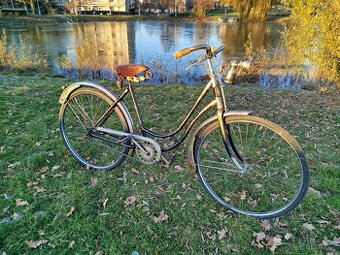 Historické, staré předválečné dámské kolo