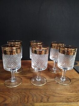 Skleničky na víno 6 kusů.