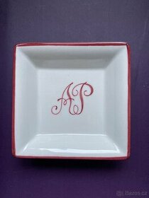 Malý talirek znaceny s monogramem