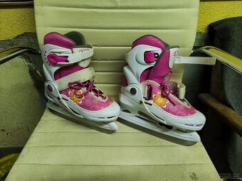 Dívčí lední brusle