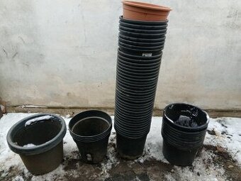 Plastové květináče velké-55 Ks