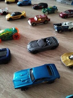 Hot wheels autíčka 36 ks