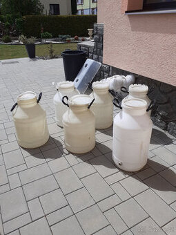 PLASTOVÉ NÁDOBY 50L- 2 nadoby prodany