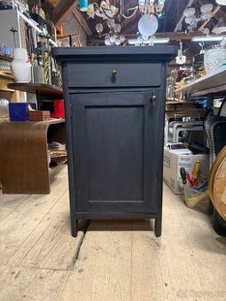 Unikátní renovovaná komoda – druhý život s elegancí