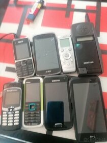 Staré mobilní telefony