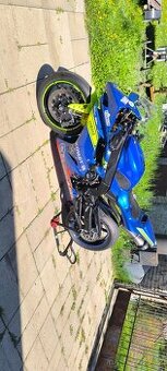Yamaha R1 RN19 okruhovka