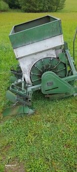 Sazec brambor za malotraktor