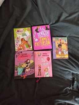 Balíček knížek pro holčičky- A je tu Lola, Winx, Deníček šíl