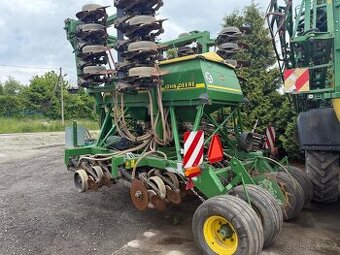 Secí stroj na obilí John Deere 750A, pracovní záběr 6m, rv 2