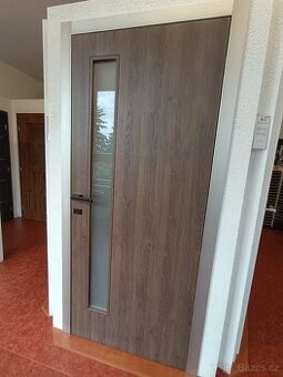 Nové bazfalcove dveře včetně zárubně a kování