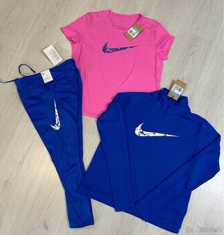Nový komplet legín s tričkem NIKE