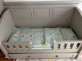 Toddler Bed with Storage Drawer