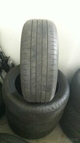 Good year 215/55 r17