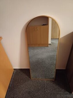 Nástěnné zrcadlo