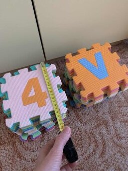 Pěnové puzzle - písmena, číslice