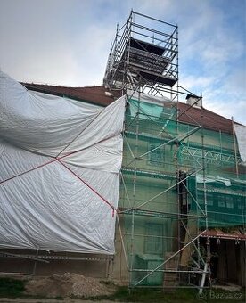 Stavba fasádního / modulového lešení LAYHER