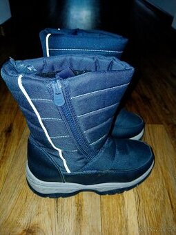 Zimné boty zn. Cortina, vel. 34. Nové.